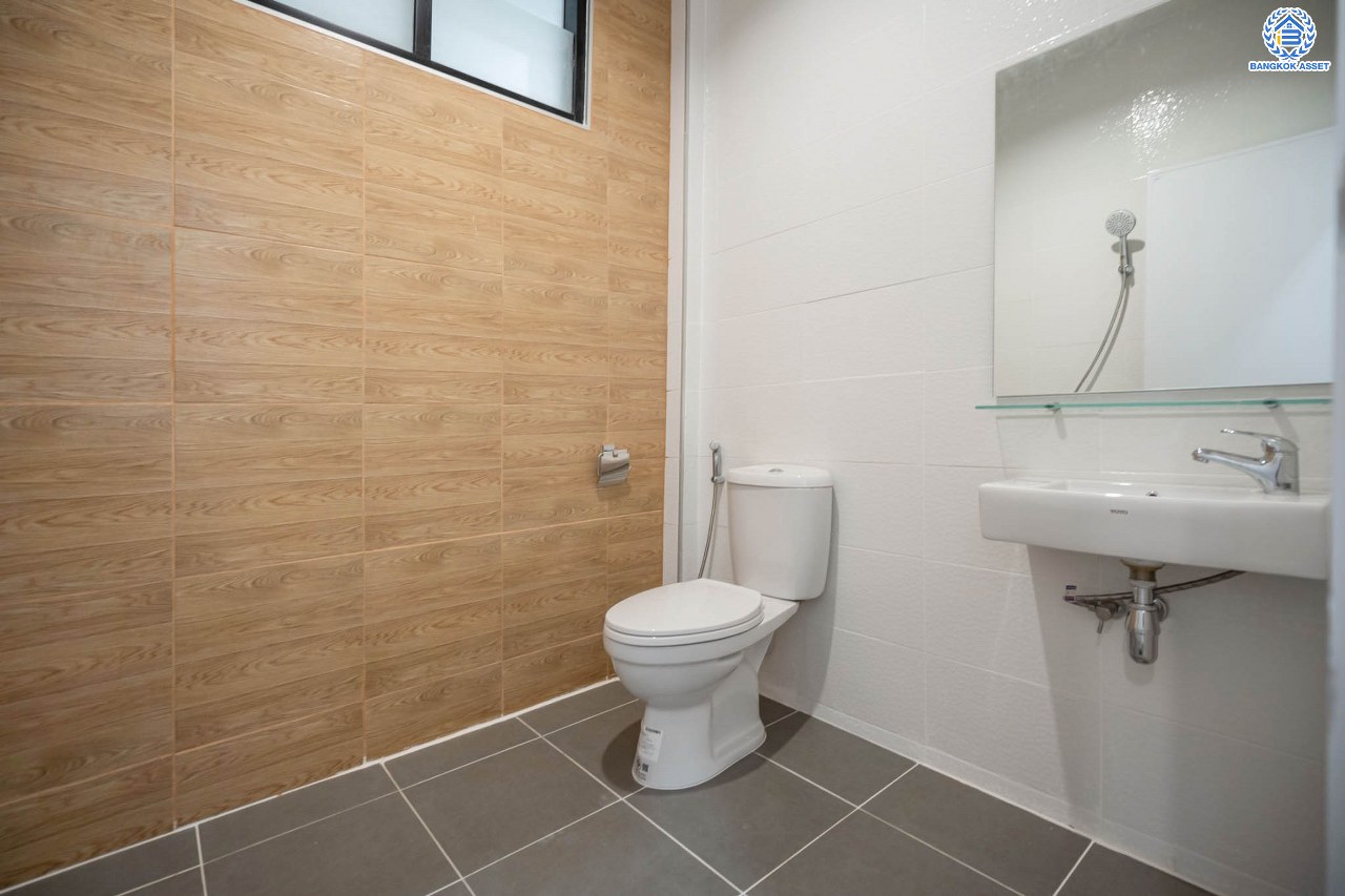 บ้านมือสองตกแต่งใหม่ โครงการ บ้านทอฝัน พิบูลย์สงคราม พร้อมอยู่ เนื้อที่ 16 ตร.ว. ฟังก์ชัน 3 ห้องนอน 2 ห้องน้ำ จอดรถได้ 1 คัน บนสุดยอดทำเล! เชื่อมถนนพิบูลย์สงคราม, วงศ์สว่าง, นครอินทร์ และติวานนท์ ใกล้จุดขึ้นทางด่วนศรีรัช-วงแหวนรอบนอก และรถไฟฟ้า "สถานีแยกติวานนท์"